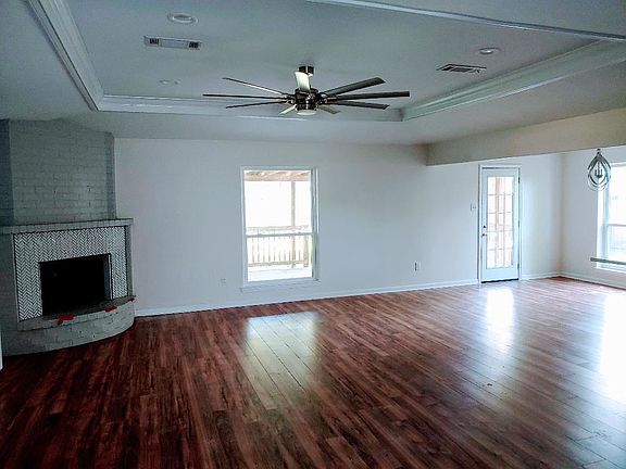 3rd image of 12825 Tanoak Dr