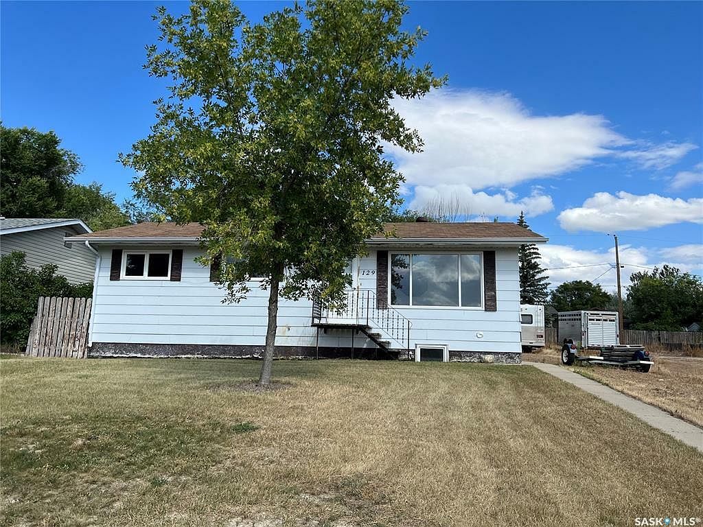 129 4th St W, Coronach, SK S0H 0Z0 Zillow