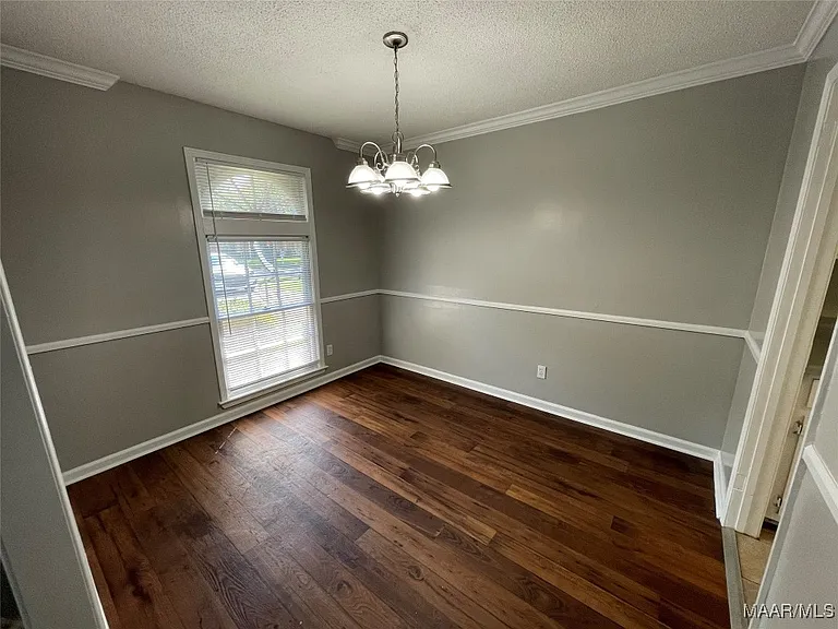 3925 Strathmore Dr — Photo 7