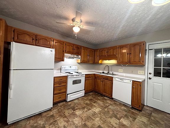 3rd image of 1547 Londonderry Pl