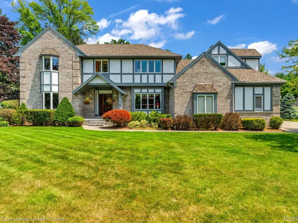 2855 Bardamar Dr, Fort Gratiot, MI 48059