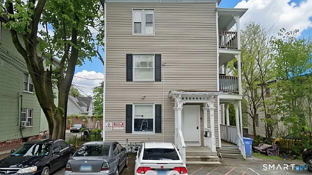 67 Burton St #2