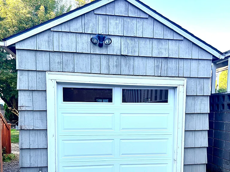 detached garage
