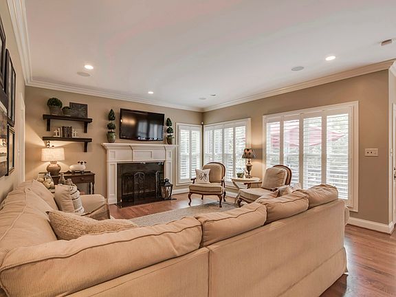 5th image of 1035 Henderson Ln