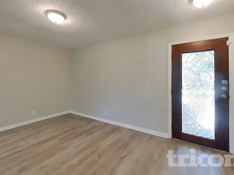 13307 Venice Cir — Photo 4