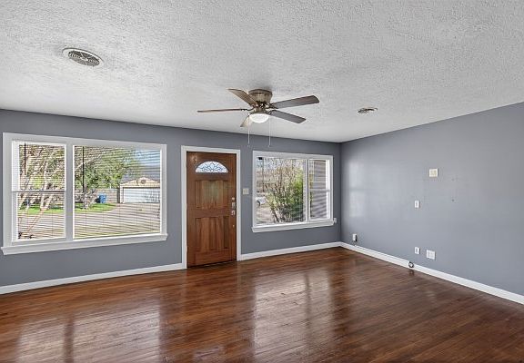 5th image of 3223 Topeka St