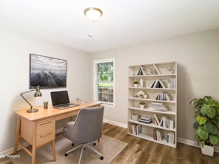 35 Lakewood Cv — Photo 17