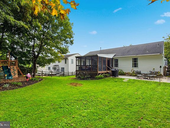 5th image of 41 Rock Haven Ct