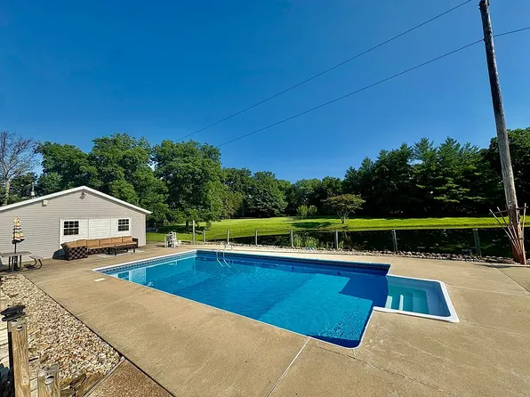 1335 Schwartz Rd, Centralia, IL 62801