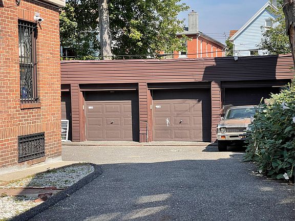4th image of 637 E 219th St