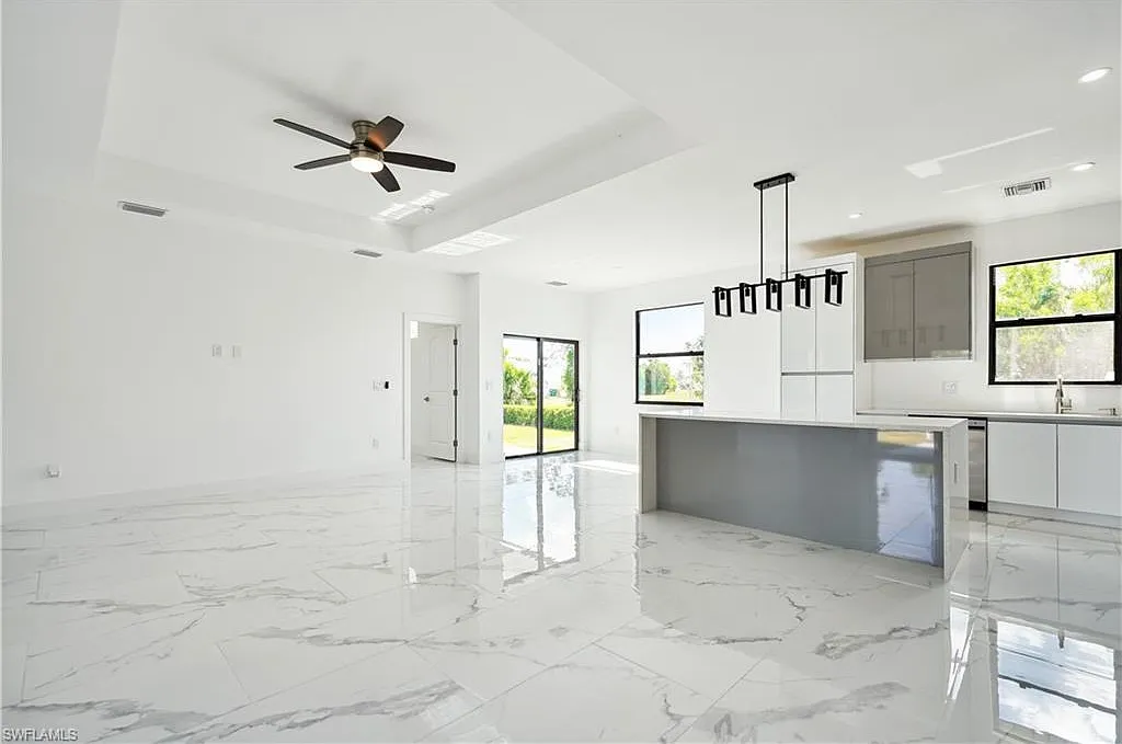 3 bed, 2.0 bath, 1887 sqft, $2,300 — Photo 3