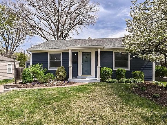 2nd image of 830 Glendower Dr