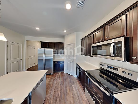 3rd image of 2128 Williamshire Ln