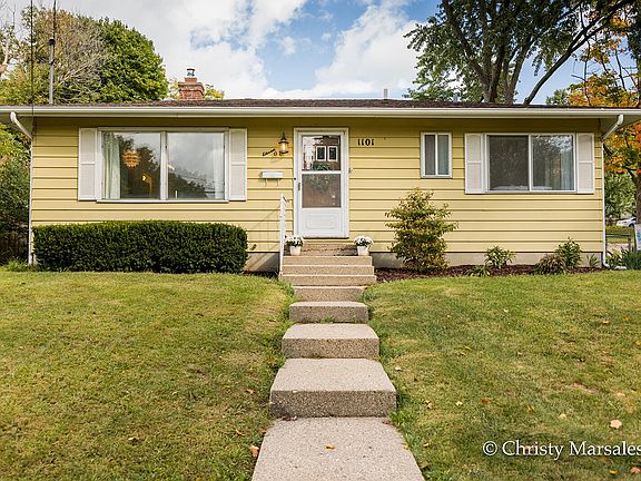 2nd image of 1101 Kentwood Dr NE