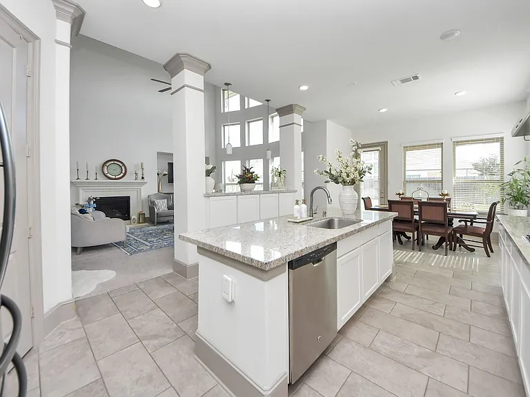 1911 Sapphire Pines Ln — Photo 15