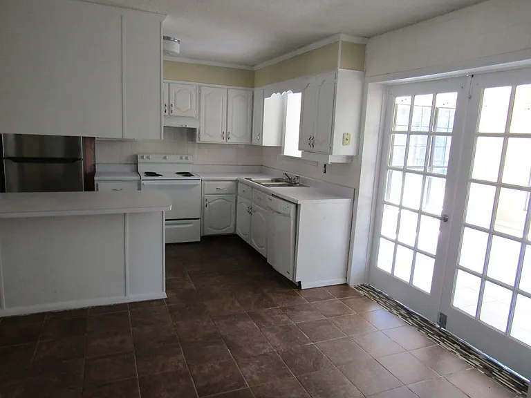 608 Palmetto St — Photo 9