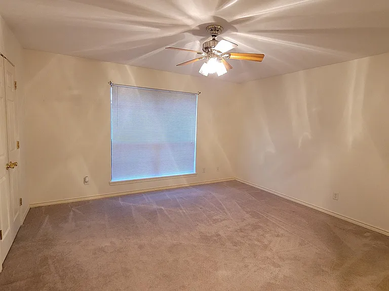 640 Canada St #8 — Photo 16