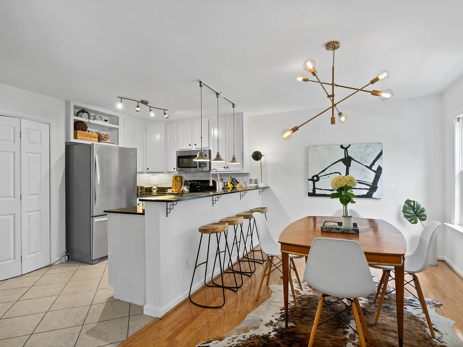 2 bed, 1060 sqft, $2,650 — Photo 4