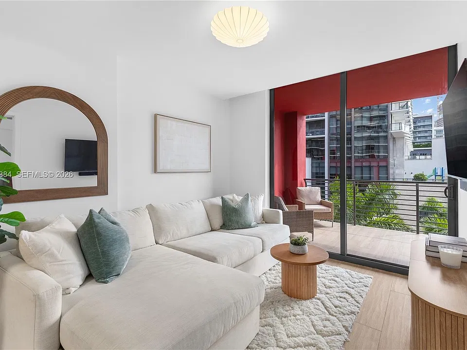 90 NE 32nd St #504