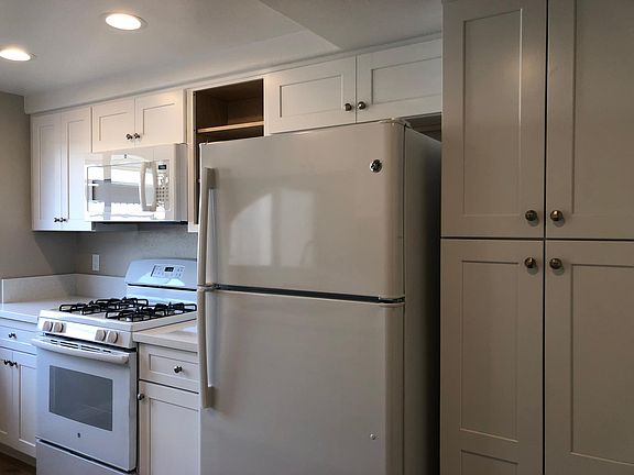 2nd image of 9563 Cottonwood Ave Unit D
