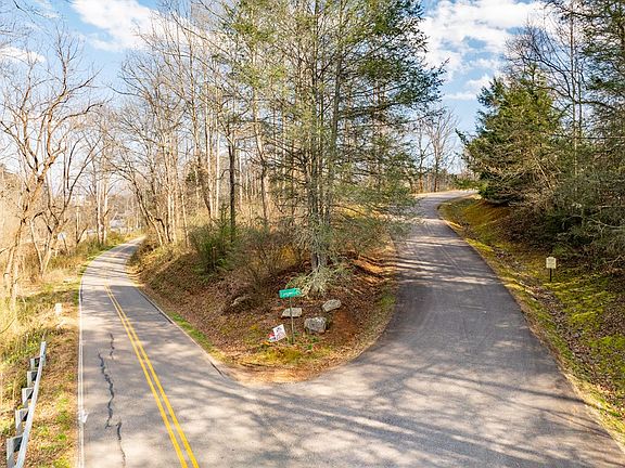 4th image of 2 Longwood Dr