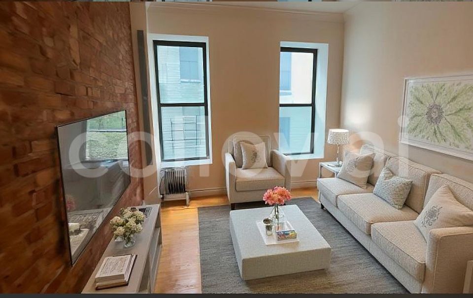 1st image of 115 W 104th St #28