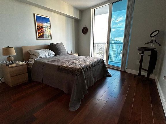 4th image of 185 SW 7th St APT 3707
