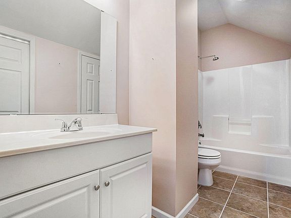 5th image of 367 Ashton Lake Dr