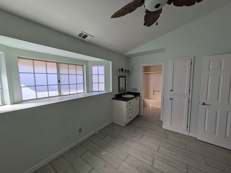 1430 Railroad St #2 — Photo 7