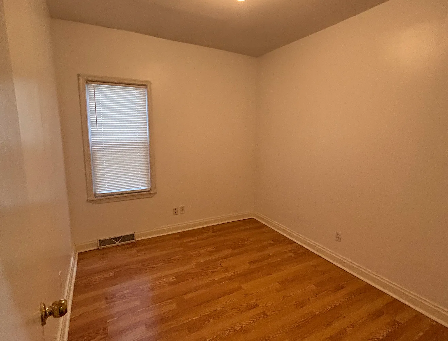 735 Ashland Ave — Photo 3