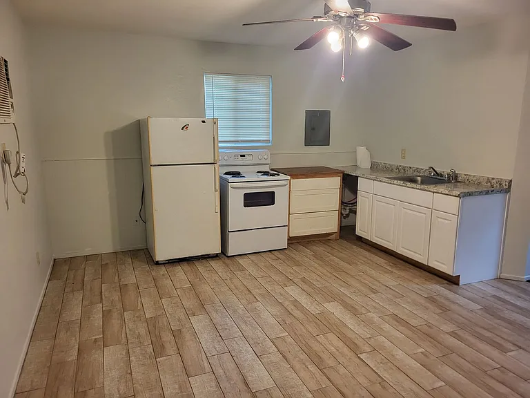 614 1/2 Highland Ave — Photo 1