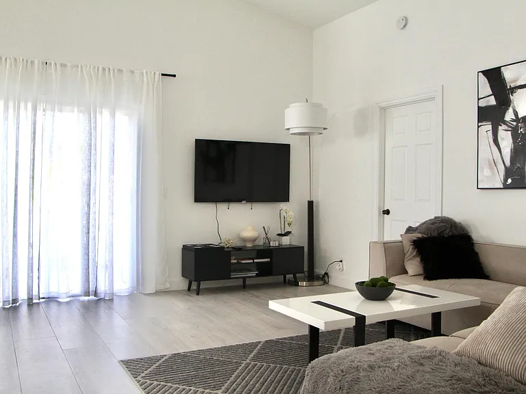 6141 Robinson St — Photo 10