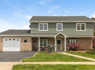 49 Stone Ln, Levittown, NY 11756