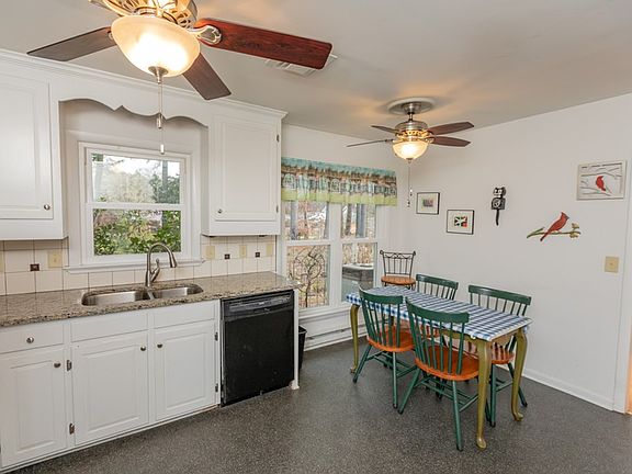 5th image of 209 W York Dr