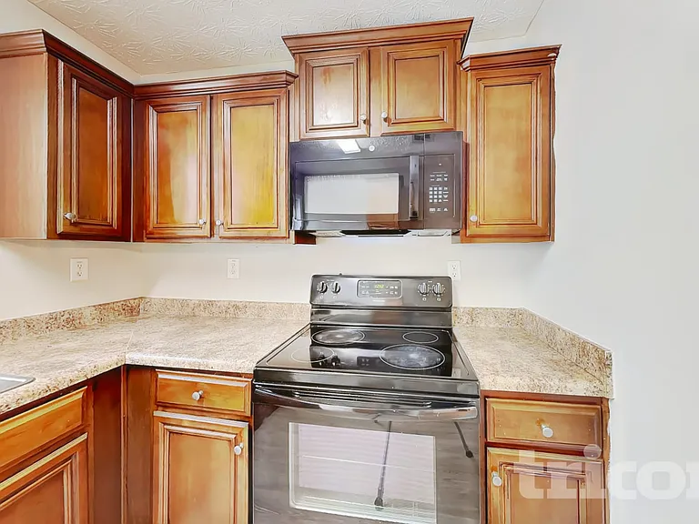 1047 Wedgewood Ct — Photo 6