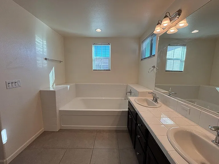827 Fir St W — Photo 40