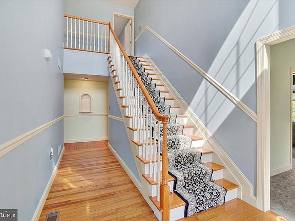2nd image of 639 Chestnut Hill Rd