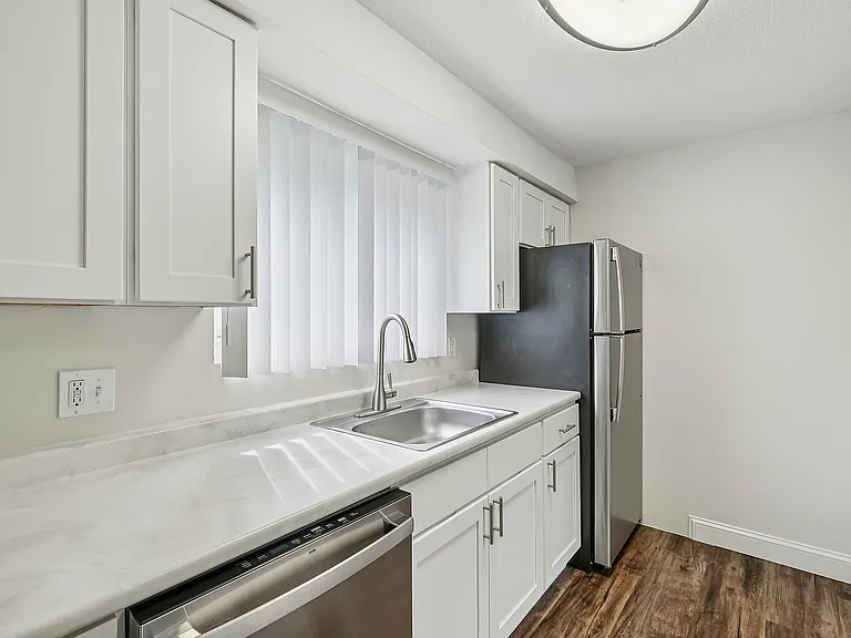14-web-or-mls-Park St-S1807-014