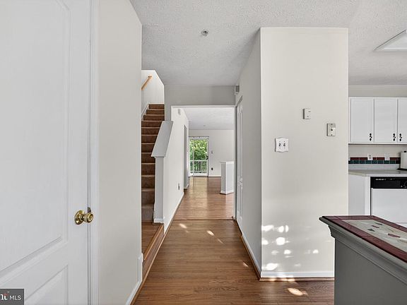 5th image of 5851 Wolsey Ct