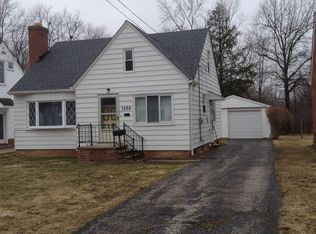 1596 Edgefield Rd, Lyndhurst, OH 44124