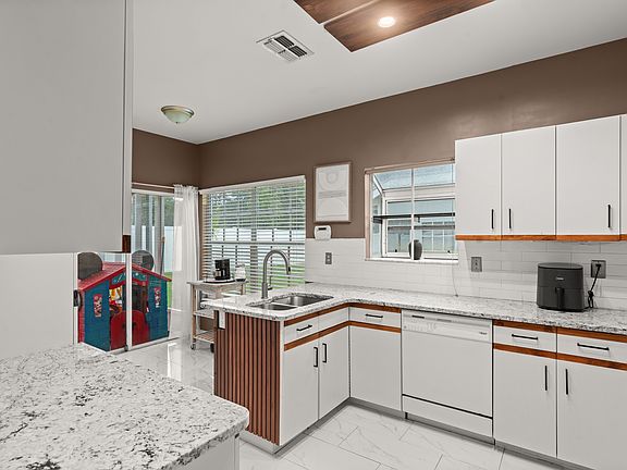 4th image of 1986 Georgia Cir S