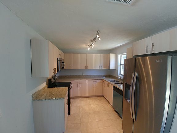 3rd image of 211 42nd St NW