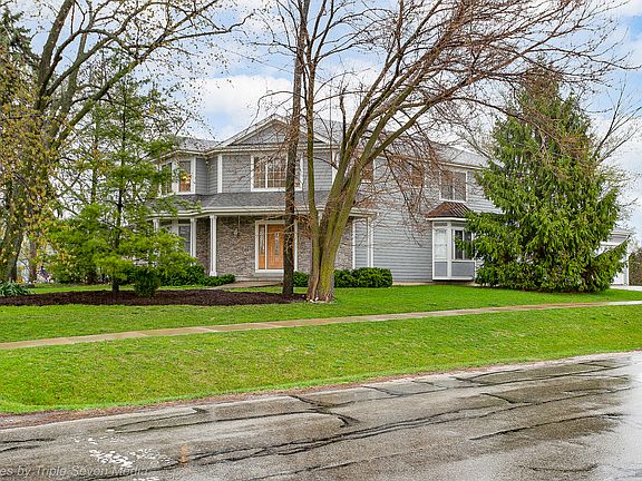 2nd image of 831 N Yale Ave