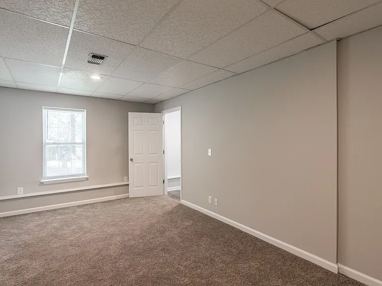 108 Longview Dr — Photo 13