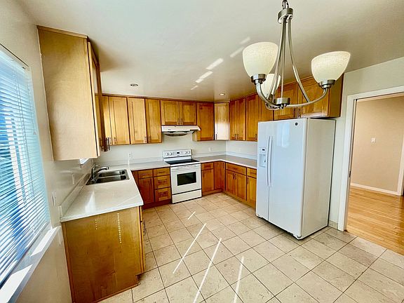 4th image of 425 39th Ave APT 5