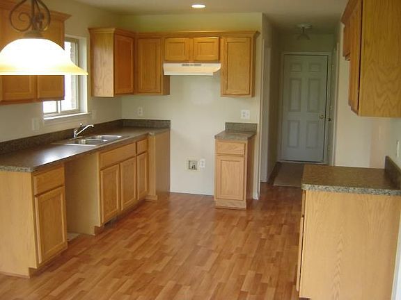 3rd image of 33903 Aurora Dr