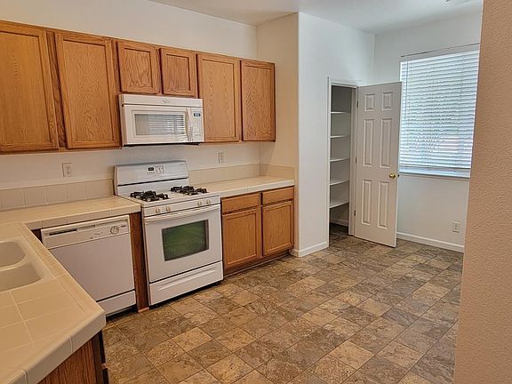 3rd image of 1347 Winnies Ln