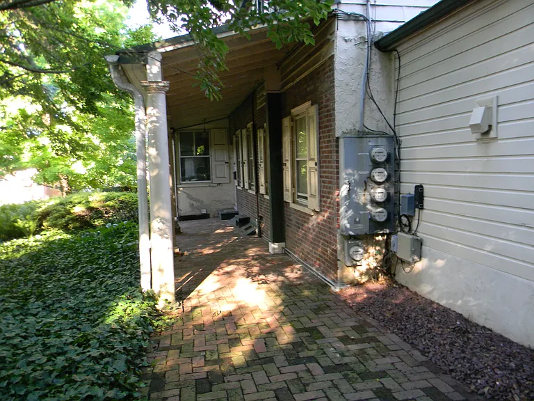311 N High St — Photo 64