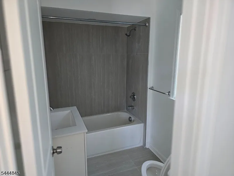 4 bed, 2.0 bath, $3,600 — Photo 4