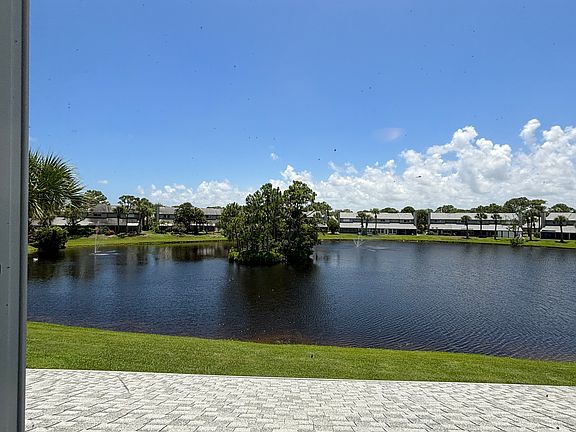 4th image of 3214 NE Holly Creek Dr
